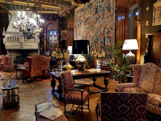 Photo of a living room in De Haar castle.